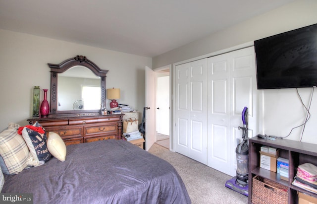 24 Edgewater Ln, Willingboro, NJ 08046 - carpeted bedroom with a closet