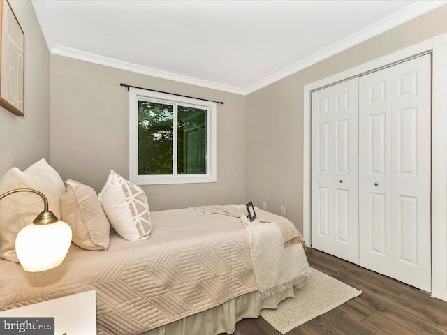 8822 Stauffer Rd, Walkersville, MD 21793 - bedroom featuring dark wood-type flooring, crown molding, and a closet