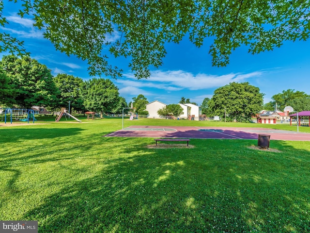 8822 Stauffer Rd, Walkersville, MD 21793 - view of green lawn featuring community basketball court
