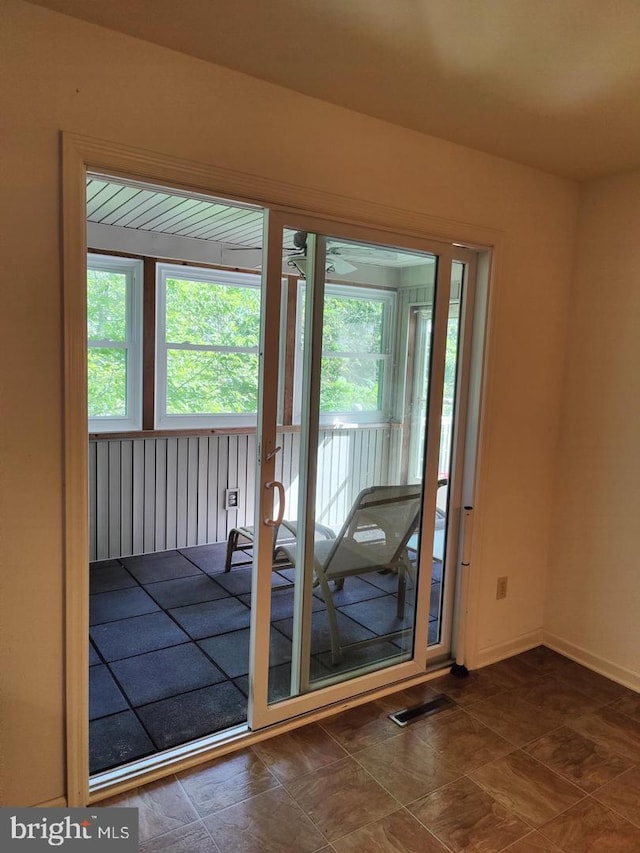 576 Kelker St, Oberlin, PA 17113 - entryway with baseboards