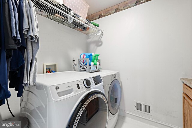115 Holly Ct, Tuckerton, NJ 08087 - laundry area featuring washer and clothes dryer