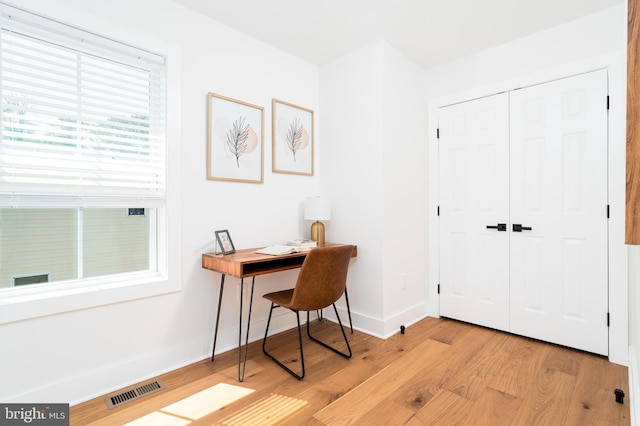 4620 Hunt Pl NE, Washington, DC 20019 - home office featuring light wood-type flooring and baseboards