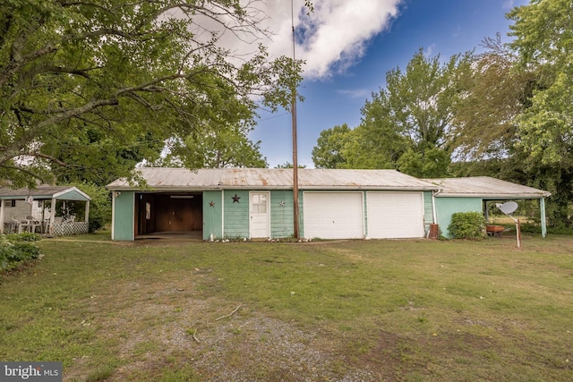 view of detached garage
