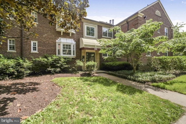 2101 N Taft St Unit 123, Arlington, VA 22201 - view of front of home featuring brick siding and a front yard