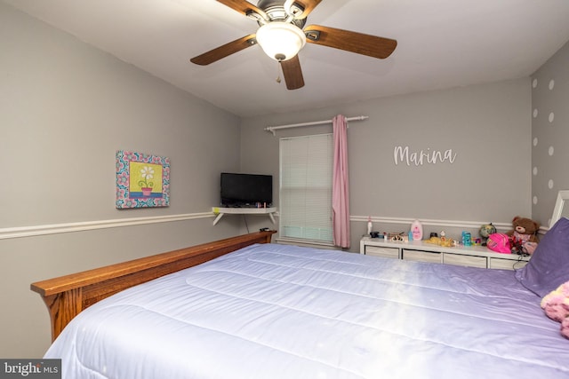 bedroom with ceiling fan