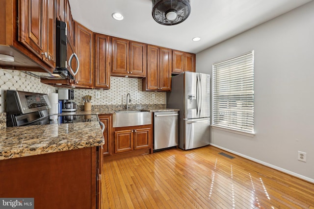 5737 Regency Ln, District Heights, MD 20747 - kitchen featuring appliances with stainless steel finishes, a sink, baseboards, backsplash, and recessed lighting