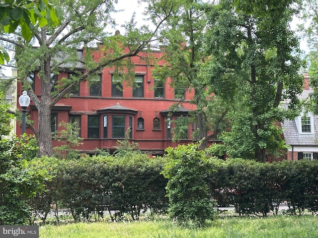 view of front of property featuring brick siding
