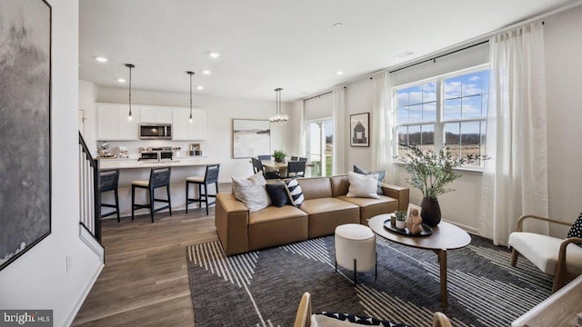 living area featuring dark wood-style flooring, recessed lighting, and baseboards
