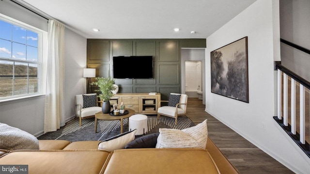 living area featuring baseboards, dark wood-style flooring, and recessed lighting
