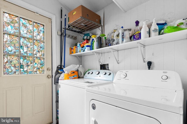 10412 Midway Ln, Lorton, VA 22079 - laundry area featuring washing machine and dryer