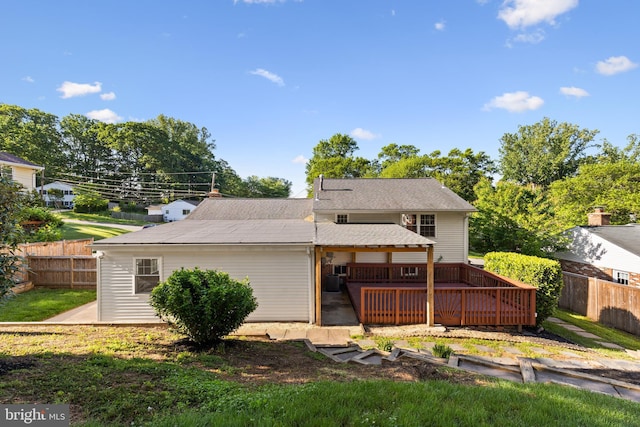 7900 Foote Ln, Springfield, VA 22151 - back of property with a deck