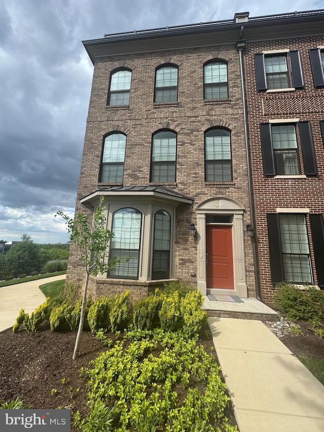 501 Triggerfish Dr, Oxon Hill, MD 20745 - multi unit property with brick siding