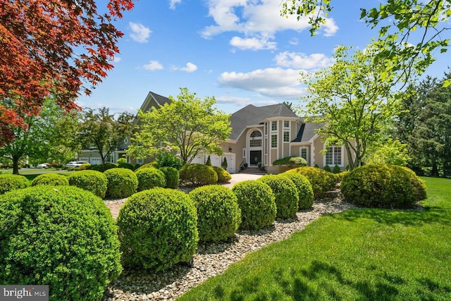 view of front of house with a front lawn and stucco siding