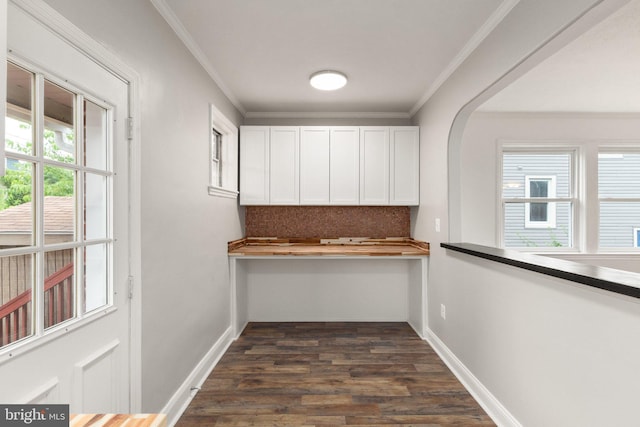 2811 Westfield Ave, Baltimore, MD 21214 - interior space with decorative backsplash, dark wood-style floors, crown molding, and arched walkways