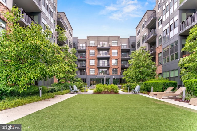 1761 Old Meadow Rd Unit 209, Mclean, VA 22102 - view of community with a yard