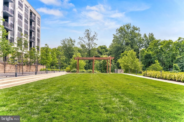 1761 Old Meadow Rd Unit 209, Mclean, VA 22102 - view of green lawn