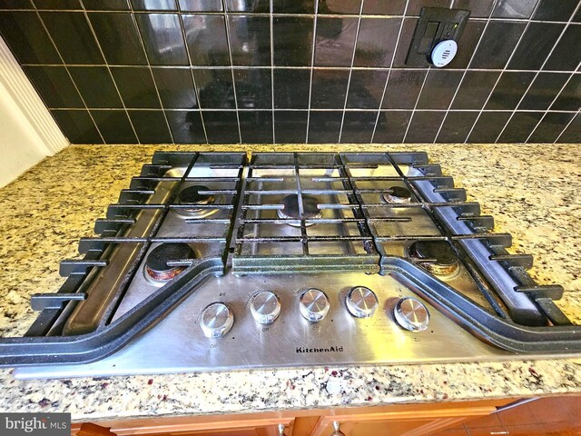 1506 N 13th St, Philadelphia, PA 19122 - kitchen view of stainless steel gas stovetop and tasteful backsplash