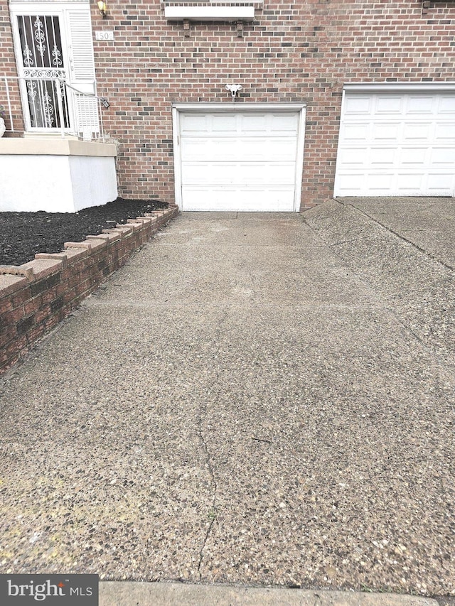 1506 N 13th St, Philadelphia, PA 19122 - garage with concrete driveway