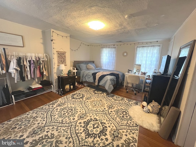 619 S Cameron St, Winchester, VA 22601 - bedroom featuring a textured ceiling, wood finished floors, and crown molding