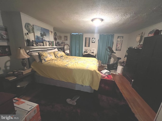 619 S Cameron St, Winchester, VA 22601 - bedroom featuring a textured ceiling and wood finished floors