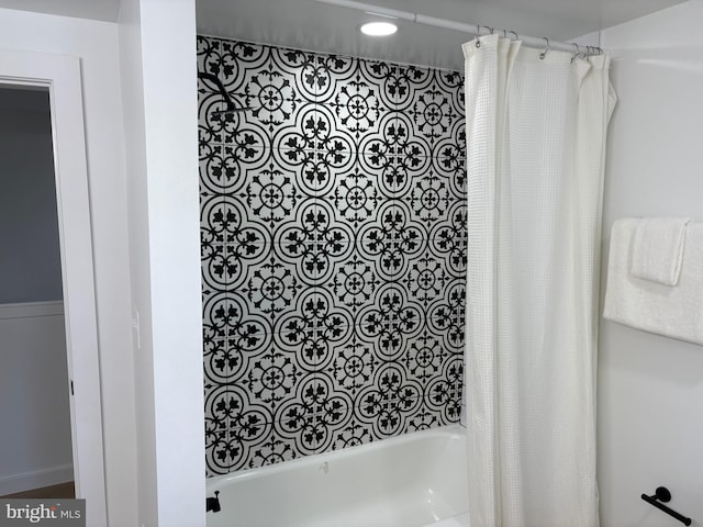 2506 Chelsea Ter, Baltimore, MD 21216 - full bath featuring shower / bath combo with shower curtain