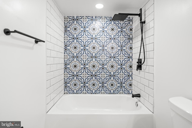 2506 Chelsea Ter, Baltimore, MD 21216 - full bathroom featuring pet washing station, toilet, shower / bath combination, and recessed lighting