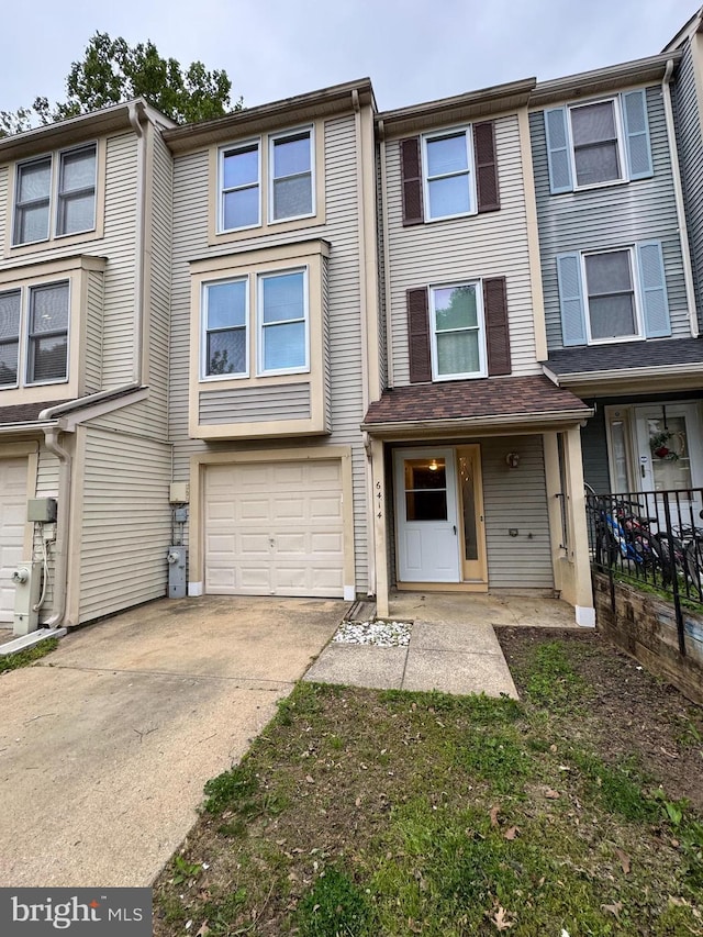 townhome / multi-family property featuring a garage and driveway