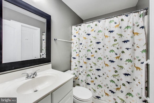 2307 Springdale Ln, Waldorf, MD 20603 - bathroom with vanity and curtained shower