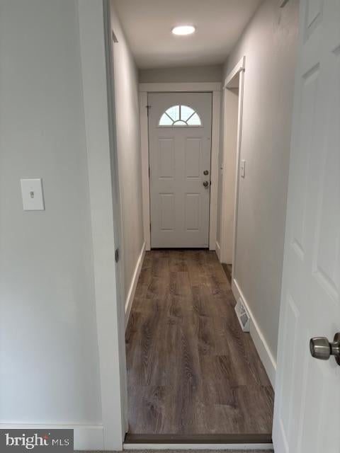 entryway featuring wood finished floors and baseboards