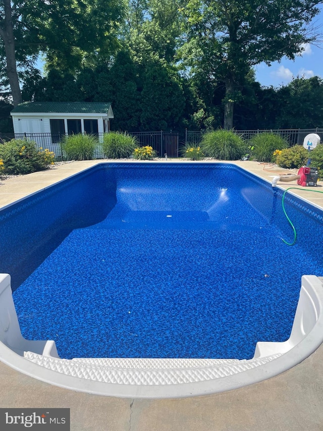 view of swimming pool with fence