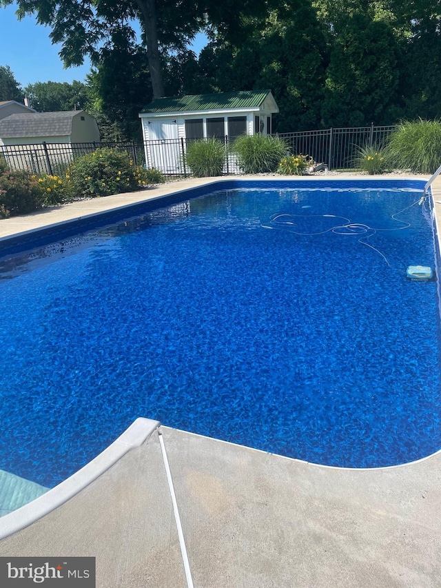 view of swimming pool with fence