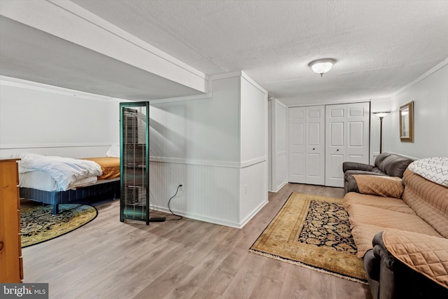2000 Eton Ct Unit 2000, West Chester, PA 19382 - living area featuring wood finished floors, a textured ceiling, a wainscoted wall, and a heating unit