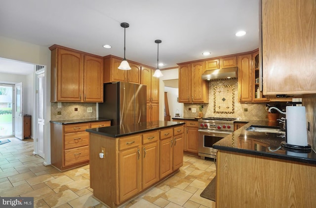 7750 Carrleigh Pkwy, Springfield, VA 22152 - kitchen featuring appliances with stainless steel finishes, under cabinet range hood, backsplash, a sink, and a kitchen island