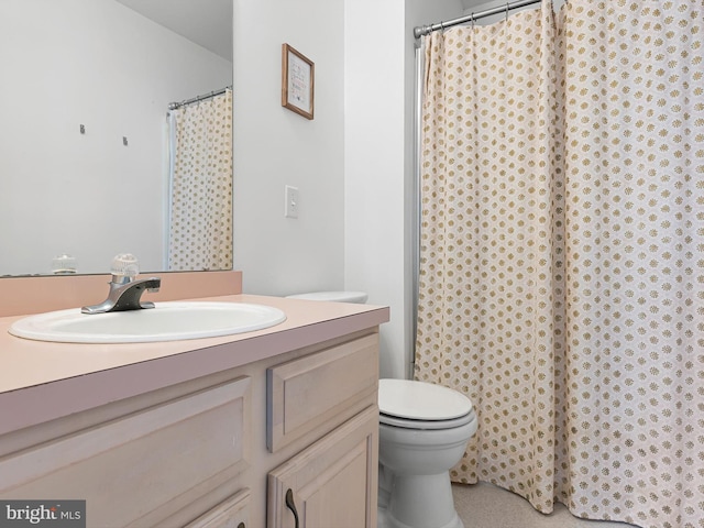 411 Stonebridge Blvd, New Castle, DE 19720 - full bath featuring toilet, vanity, and a shower with curtain