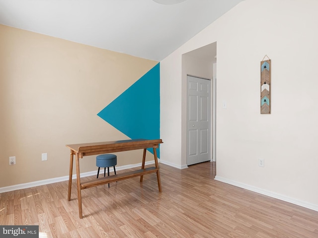 411 Stonebridge Blvd, New Castle, DE 19720 - office area featuring light wood-style flooring, vaulted ceiling, and baseboards