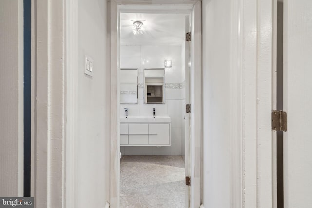 2424 Golf Rd, Philadelphia, PA 19131 - view of hallway