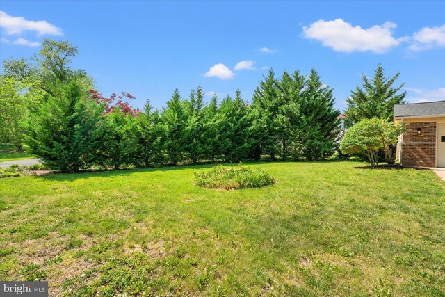 2112 Wittington Blvd, Alexandria, VA 22308 - view of grassy yard featuring a garage