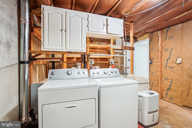5938 New England Woods Dr, Burke, VA 22015 - laundry area featuring washing machine and dryer