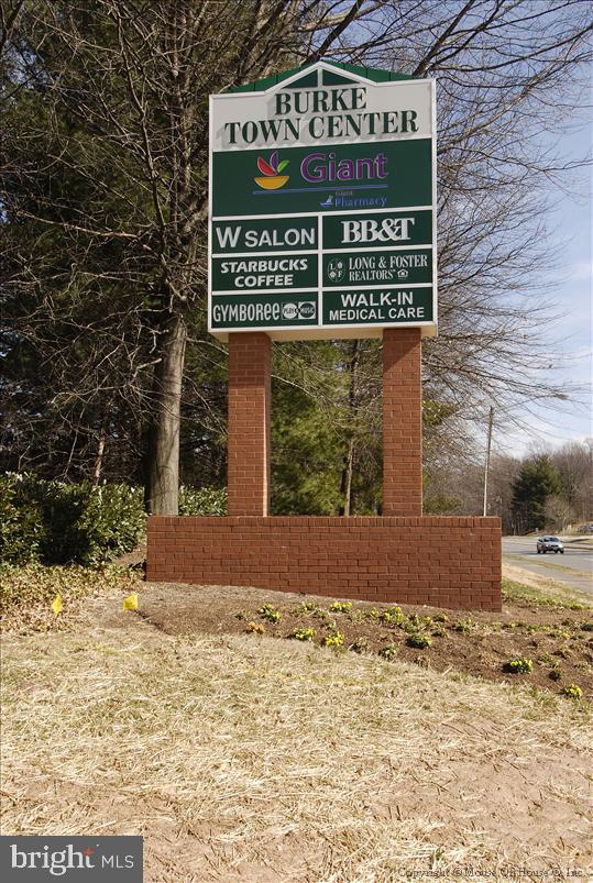 5938 New England Woods Dr, Burke, VA 22015 - exterior view