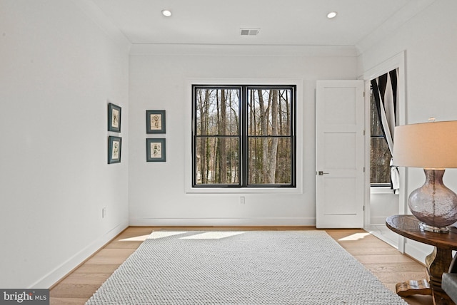 1564 Forest Villa Ln, Mclean, VA 22101 - interior space featuring light wood-style flooring, recessed lighting, baseboards, and ornamental molding