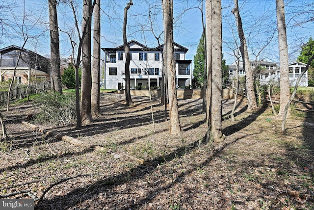 1564 Forest Villa Ln, Mclean, VA 22101 - back of house featuring fence and a deck