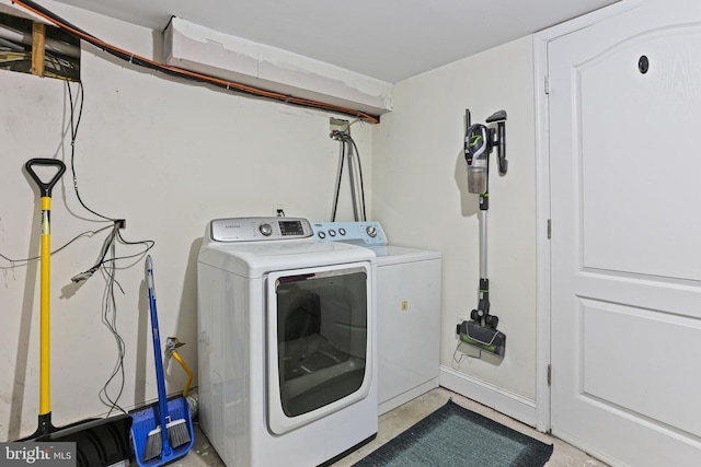 220 S E Ave, Baltimore, MD 21224 - laundry area with washer and clothes dryer