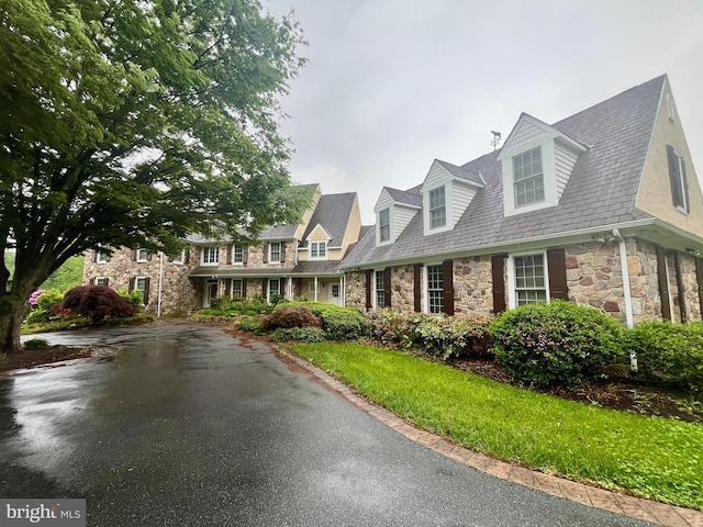 201 Dogwood Slope Rd, Wilmington, DE 19807 - view of front of home featuring stone siding and driveway