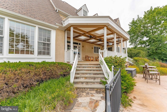 201 Dogwood Slope Rd, Wilmington, DE 19807 - view of exterior entry with stucco siding, a ceiling fan, covered porch, and a shingled roof