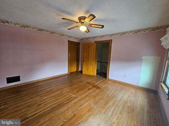 304 Pulaski St, Cumberland, MD 21502 - unfurnished room featuring wood finished floors, baseboards, a textured ceiling, and a ceiling fan