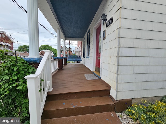304 Pulaski St, Cumberland, MD 21502 - deck with a porch