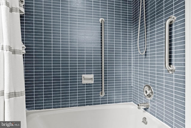full bath featuring shower / bath combo