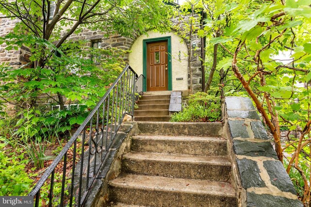 property entrance with stucco siding