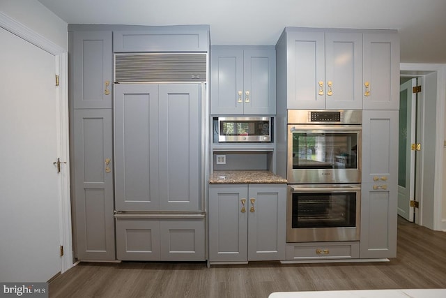 517 Righters Mill Rd, Penn Valley, PA 19072 - kitchen with built in appliances, gray cabinets, and wood finished floors