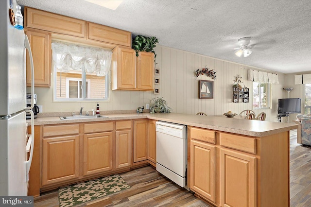 128 Captains Quarters Rd Unit 201, Ocean City, MD 21842 - kitchen featuring white appliances, a sink, a peninsula, light wood-style floors, and a ceiling fan